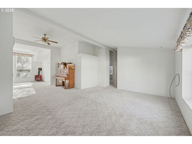 2717 MAIA Loop, Springfield, OR 97477