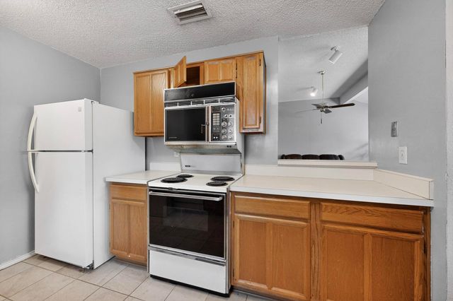 2339 Dartmouth Drive, Grand Prairie, TX 75052