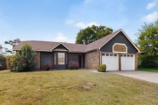 2339 Dartmouth Drive, Grand Prairie, TX 75052