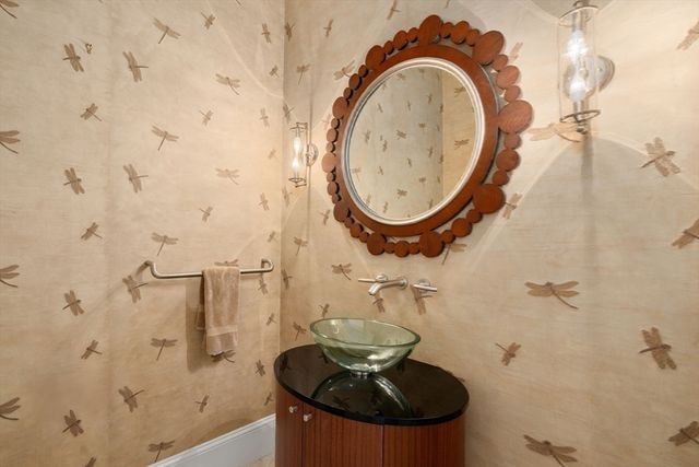 9 Stonegate Dr, Westwood, MA 02090