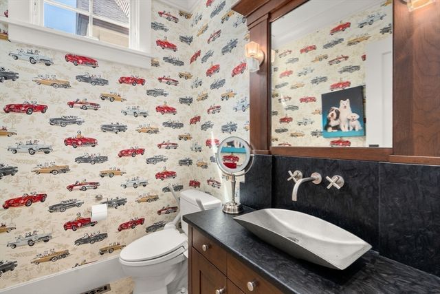 9 Stonegate Dr, Westwood, MA 02090