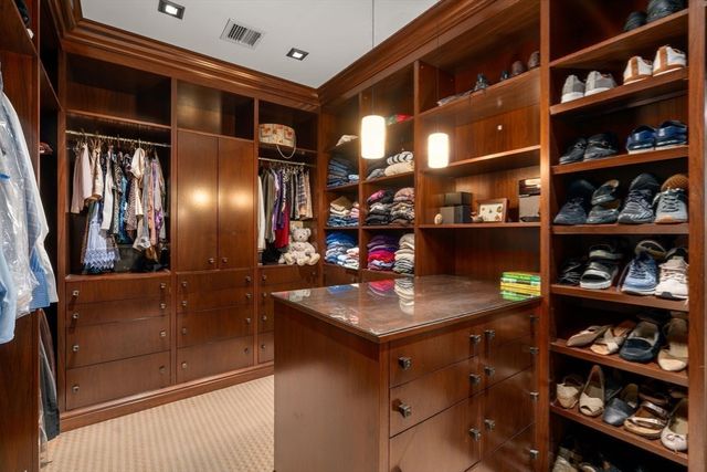 9 Stonegate Dr, Westwood, MA 02090