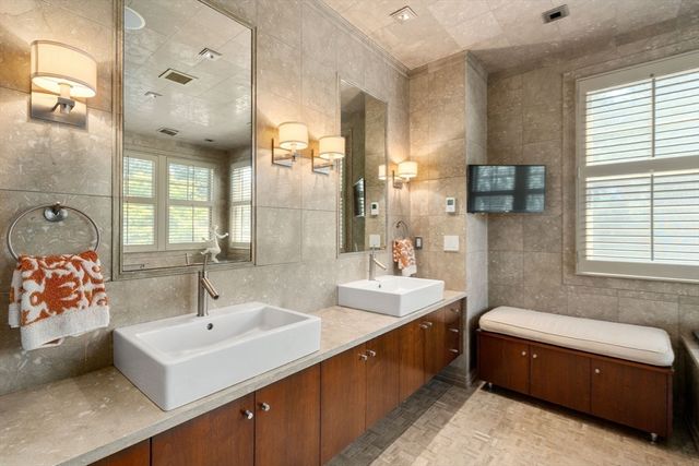 9 Stonegate Dr, Westwood, MA 02090