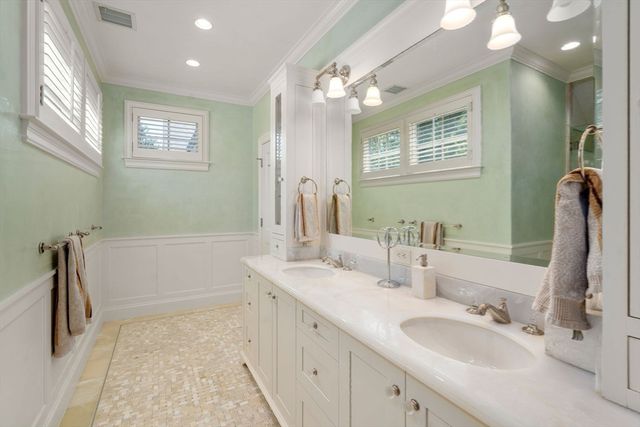 9 Stonegate Dr, Westwood, MA 02090