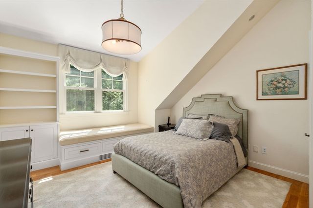 9 Stonegate Dr, Westwood, MA 02090