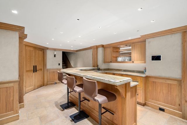 9 Stonegate Dr, Westwood, MA 02090