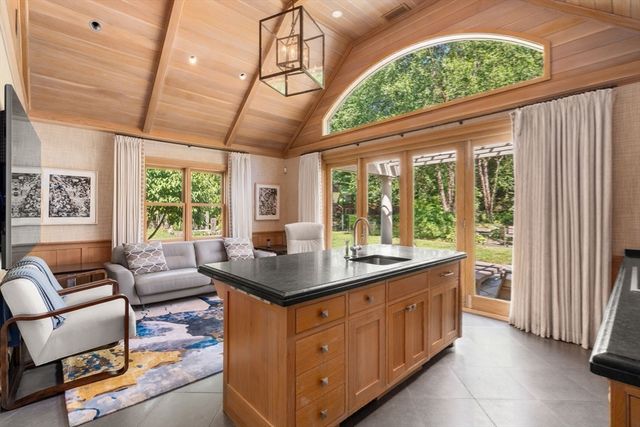 9 Stonegate Dr, Westwood, MA 02090