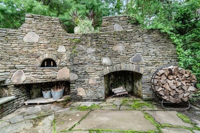 9 Stonegate Dr, Westwood, MA 02090