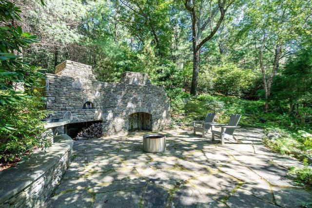 9 Stonegate Dr, Westwood, MA 02090