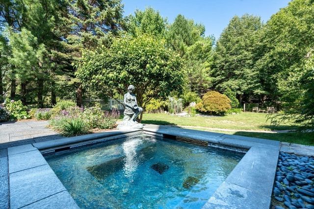 9 Stonegate Dr, Westwood, MA 02090