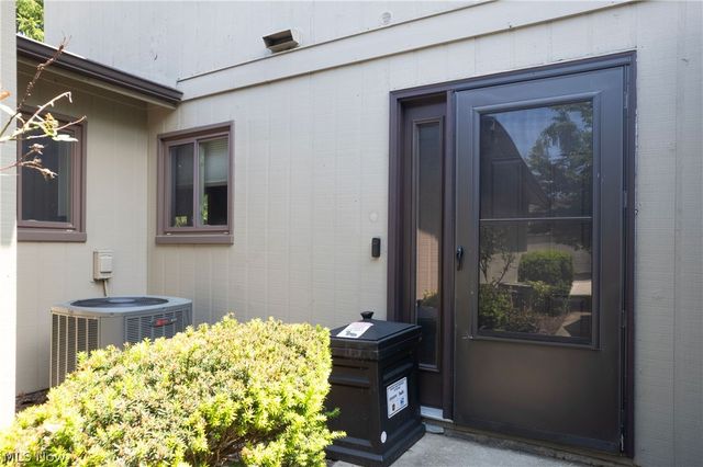 19533 Idlewood Trail 20-1, Strongsville, OH 44149