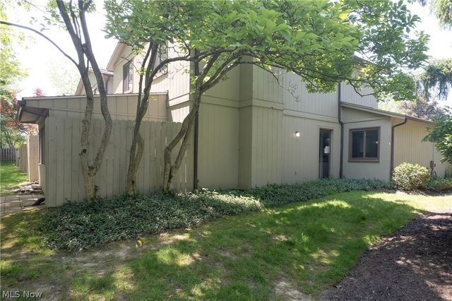 19533 Idlewood Trail 20-1, Strongsville, OH 44149
