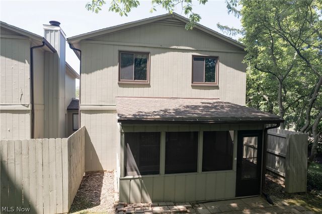 19533 Idlewood Trail 20-1, Strongsville, OH 44149