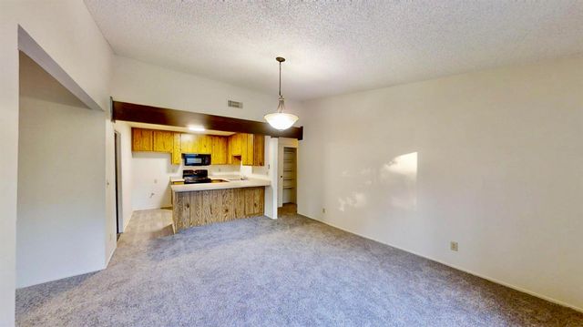 2 Topam Ct, Sacramento, CA 95833