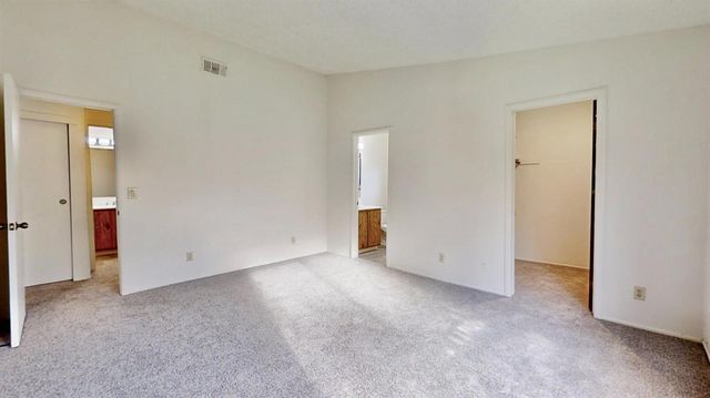 2 Topam Ct, Sacramento, CA 95833