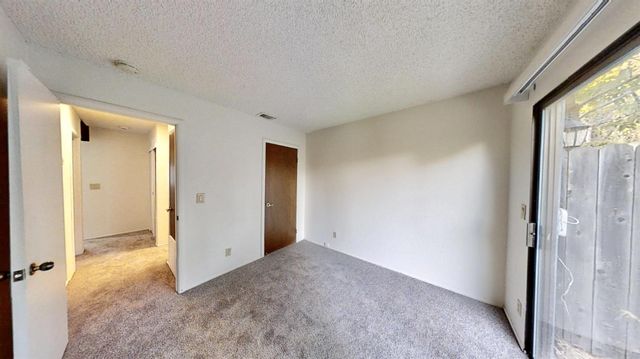 2 Topam Ct, Sacramento, CA 95833