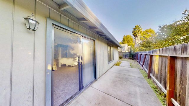 2 Topam Ct, Sacramento, CA 95833
