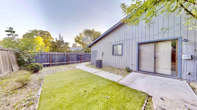 2 Topam Ct, Sacramento, CA 95833