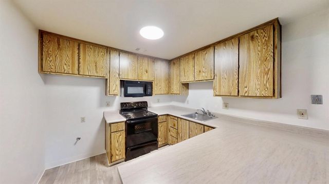 2 Topam Ct, Sacramento, CA 95833