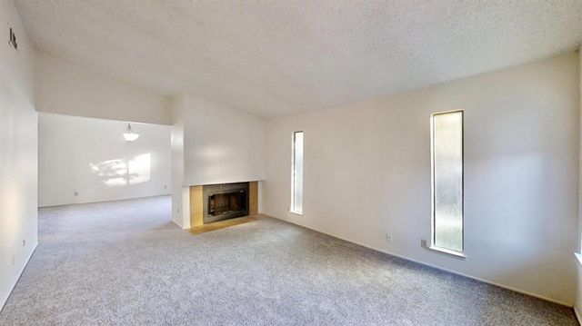 2 Topam Ct, Sacramento, CA 95833