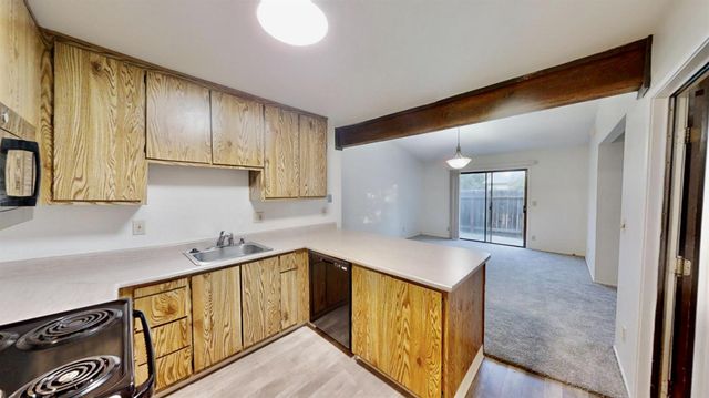 2 Topam Ct, Sacramento, CA 95833