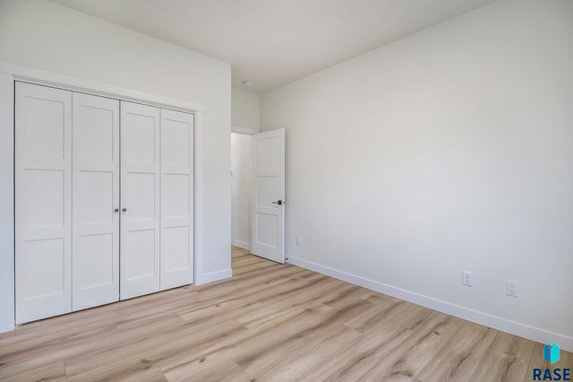 2812 S Dunraven Ave Avenue, Sioux Falls, SD 57110