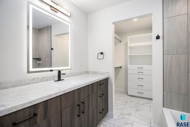 2812 S Dunraven Ave Avenue, Sioux Falls, SD 57110