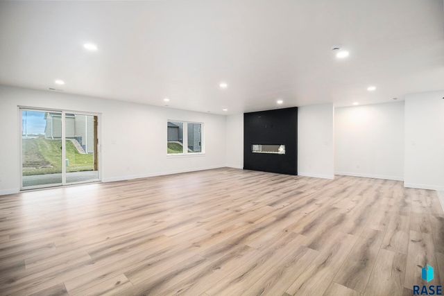 2812 S Dunraven Ave Avenue, Sioux Falls, SD 57110