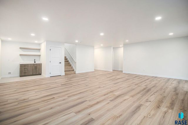 2812 S Dunraven Ave Avenue, Sioux Falls, SD 57110