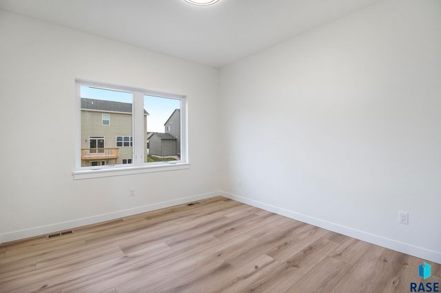 2812 S Dunraven Ave Avenue, Sioux Falls, SD 57110