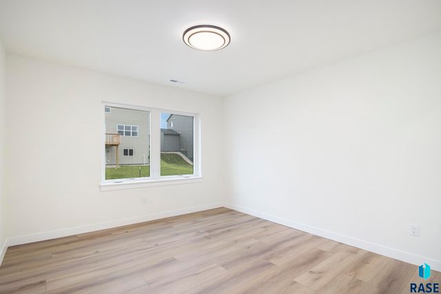 2812 S Dunraven Ave Avenue, Sioux Falls, SD 57110