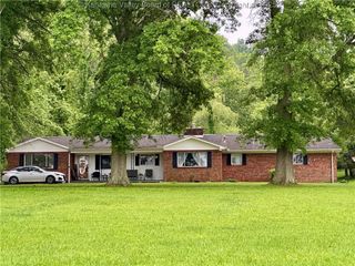 1070 Teays Lane, Hurricane, WV 25526