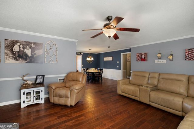 153 Thelma Road SW, Calhoun, GA 30701