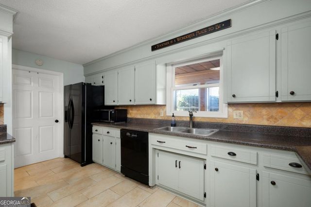 153 Thelma Road SW, Calhoun, GA 30701