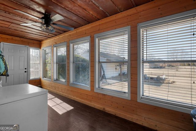 153 Thelma Road SW, Calhoun, GA 30701