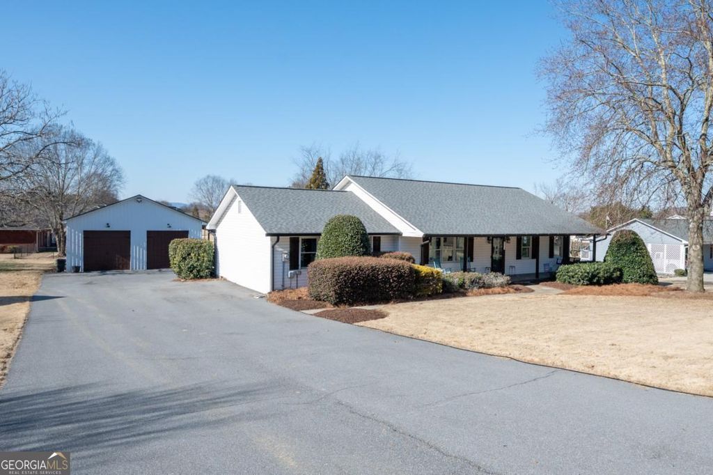 153 Thelma Road SW, Calhoun, GA 30701