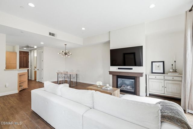 4541 Colfax Avenue 101, North Hollywood, CA 91602