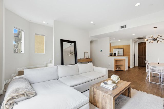 4541 Colfax Avenue 101, North Hollywood, CA 91602