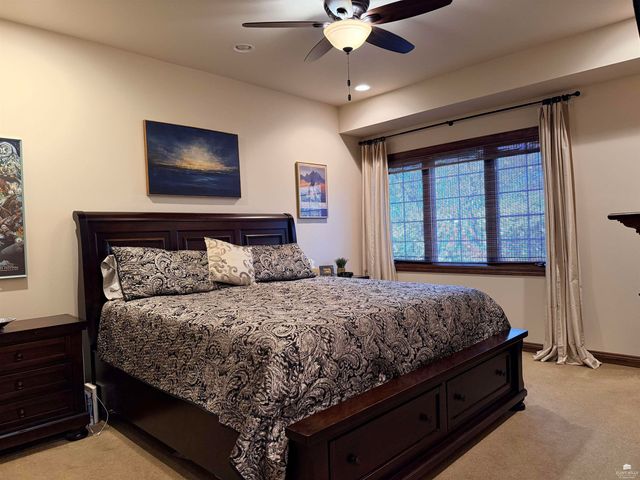 1412 Oaktree Place, Manhattan, KS 66503