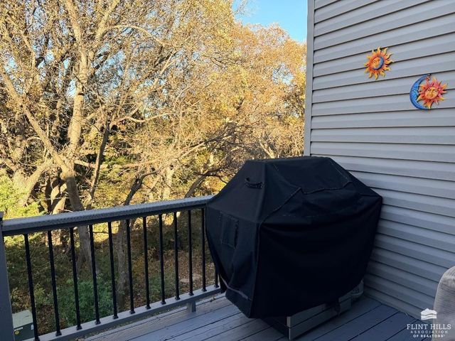 1412 Oaktree Place, Manhattan, KS 66503