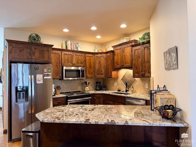 1412 Oaktree Place, Manhattan, KS 66503