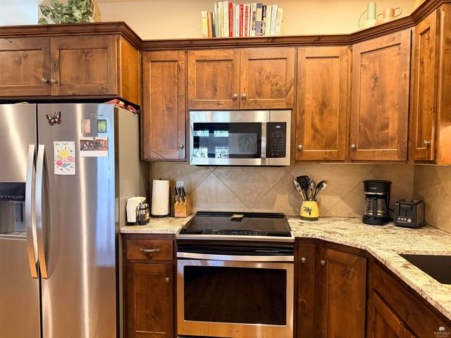 1412 Oaktree Place, Manhattan, KS 66503