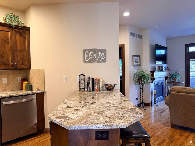 1412 Oaktree Place, Manhattan, KS 66503