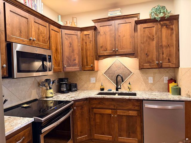 1412 Oaktree Place, Manhattan, KS 66503