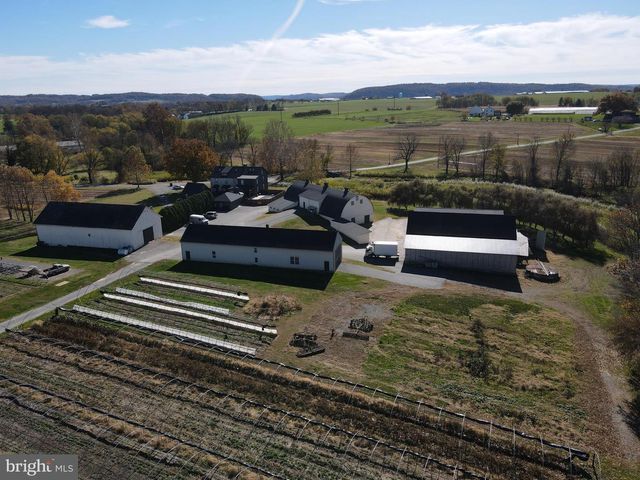 690 KRAYBILL CHURCH RD, Mount Joy, PA 17552