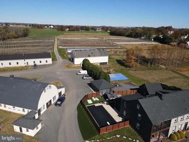 690 KRAYBILL CHURCH RD, Mount Joy, PA 17552