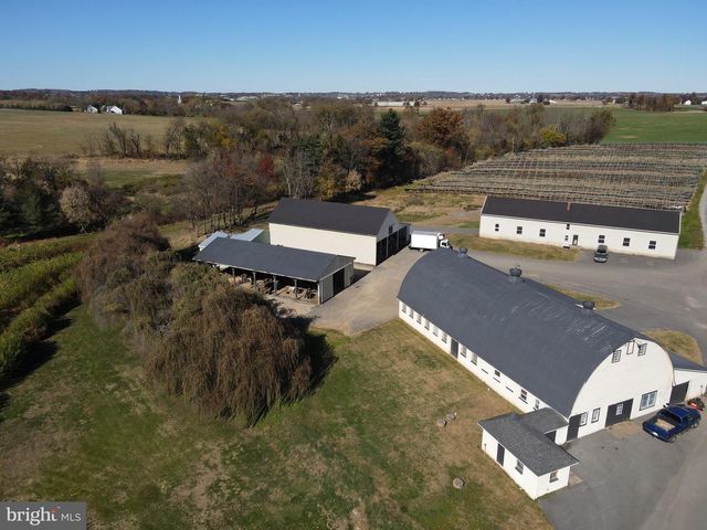 690 KRAYBILL CHURCH RD, Mount Joy, PA 17552