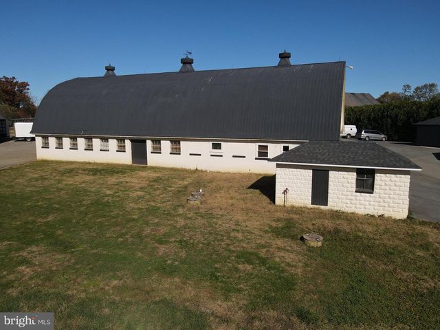 690 KRAYBILL CHURCH RD, Mount Joy, PA 17552