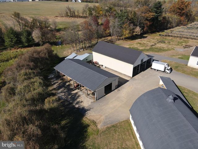 690 KRAYBILL CHURCH RD, Mount Joy, PA 17552