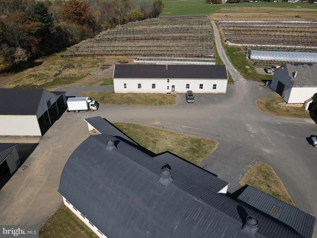 690 KRAYBILL CHURCH RD, Mount Joy, PA 17552